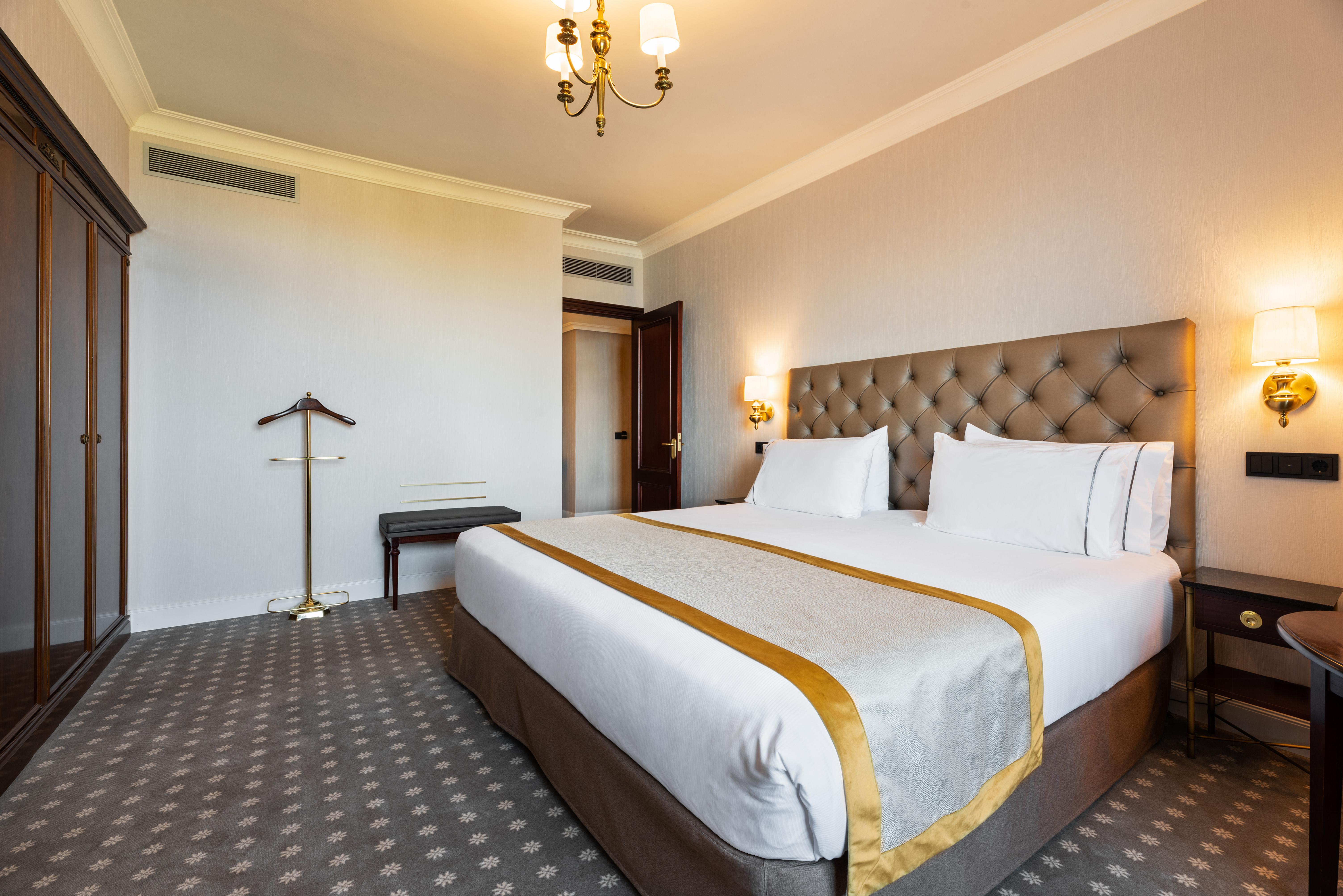 Eurostars Hotel Real Сантандер Екстериор снимка A bedroom at the hotel